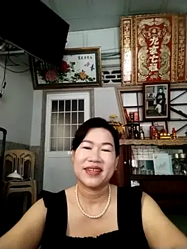 Snapshot of Tyty_xx chatting on October 9, 2025, 11:47 pm Tyty xx online show from October 9, 2025, 11:47 pm