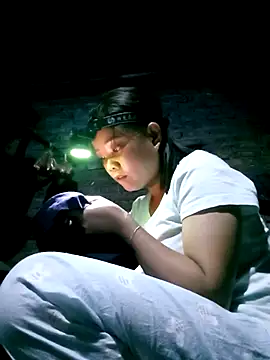 Snapshot of Samyy_xx chatting on December 14, 2025, 12:32 pm Samyy xx online show from December 14, 2025, 12:32 pm