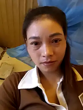 Snapshot of Phiny_xx chatting on October 12, 2025, 10:03 am Phiny xx online show from October 12, 2025, 10:03 am