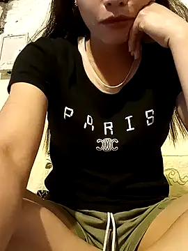 Snapshot of Phiny_xx chatting on October 18, 2025, 11:16 pm Phiny xx online show from October 18, 2025, 11:16 pm