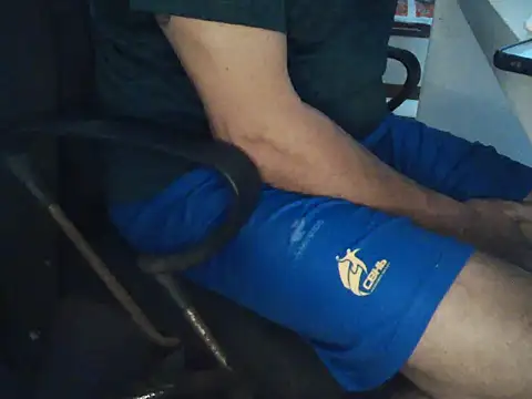 Snapshot of domruanbr chatting on October 28, 2025, 4:20 pm domruanbr online show from October 28, 2025, 4:20 pm