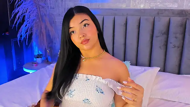 Snapshot of EmmaBlossom chatting on November 15, 2025, 6:48 pm EmmaBlossom online show from November 15, 2025, 6:48 pm