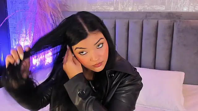 Snapshot of EmmaBlossom chatting on November 23, 2025, 7:24 pm EmmaBlossom online show from November 23, 2025, 7:24 pm