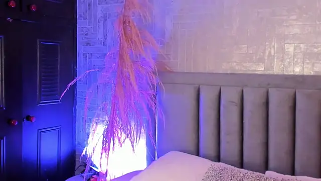 Snapshot of EmmaBlossom chatting on November 27, 2025, 7:27 pm EmmaBlossom online show from November 27, 2025, 7:27 pm