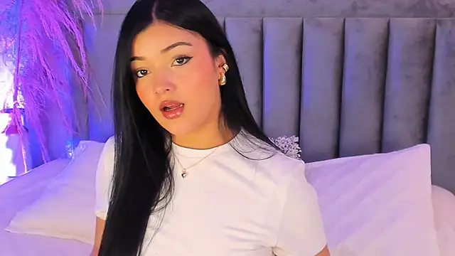 Snapshot of EmmaBlossom chatting on November 28, 2025, 7:27 pm EmmaBlossom online show from November 28, 2025, 7:27 pm