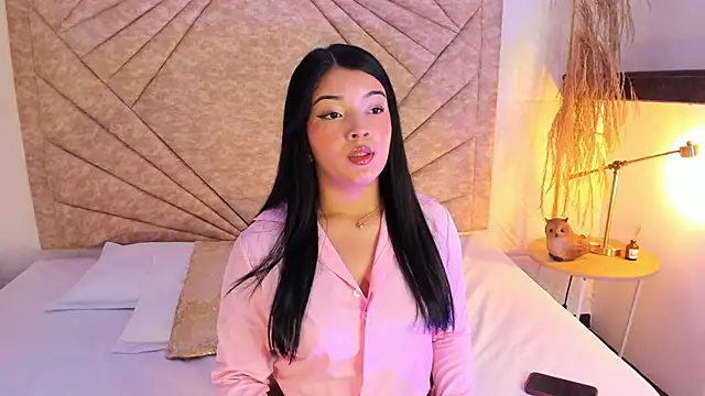 Snapshot of EmmaBlossom chatting on December 4, 2025, 7:22 pm EmmaBlossom online show from December 4, 2025, 7:22 pm