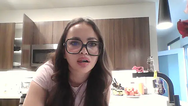 Snapshot of Elyrisse chatting on October 26, 2025, 11:09 pm Elyrisse online show from October 26, 2025, 11:09 pm