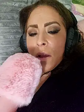 Queenbz1979 online show from September 26, 2025, 8:24 pm