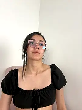 Snapshot of Liaa_sr chatting on October 13, 2025, 6:41 pm Liaa sr online show from October 13, 2025, 6:41 pm