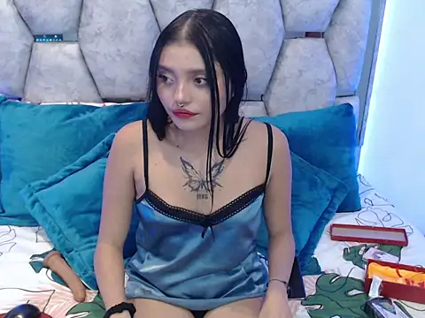 AnalyMilles online show from November 5, 2025, 9:48 pm