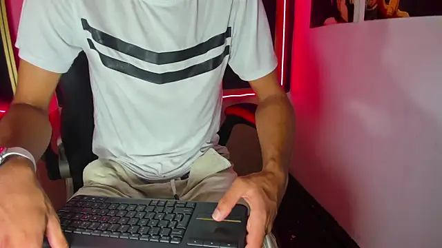 Snapshot of Stiben_boy chatting on September 27, 2025, 7:08 pm Stiben boy online show from September 27, 2025, 7:08 pm