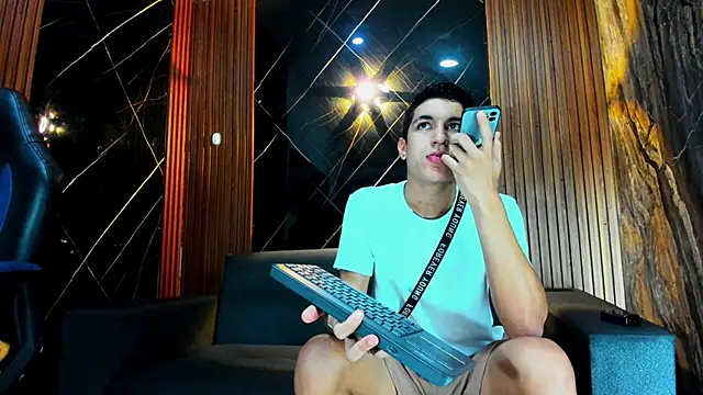 Snapshot of Stiben_boy chatting on October 18, 2025, 2:58 am Stiben boy online show from October 18, 2025, 2:58 am