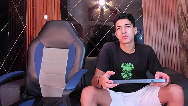 Snapshot of Stiben_boy chatting on December 4, 2025, 12:25 pm Stiben boy online show from December 4, 2025, 12:25 pm