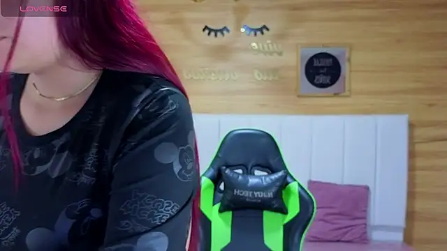 Snapshot of draviana_a_ chatting on December 4, 2025, 2:43 am draviana a online show from December 4, 2025, 2:43 am