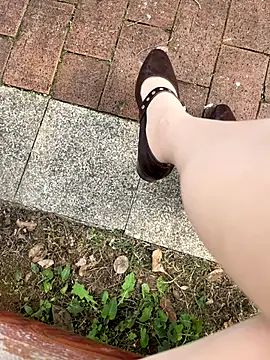 Snapshot of POS001 chatting on November 23, 2025, 6:13 am POS001 online show from November 23, 2025, 6:13 am