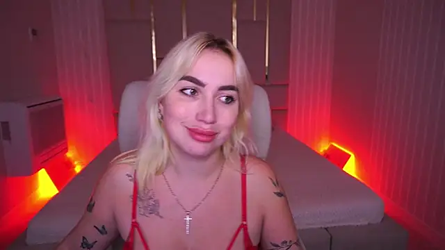 MariellaVi online show from October 13, 2025, 8:09 pm