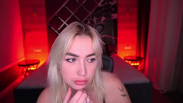 MariellaVi online show from October 19, 2025, 7:36 pm