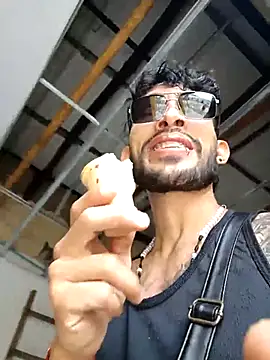 Snapshot of kingbickcockDn chatting on October 3, 2025, 3:42 pm kingbickcockDn online show from October 3, 2025, 3:42 pm