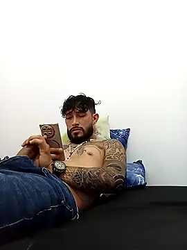 Snapshot of kingbickcockDn chatting on November 25, 2025, 2:28 pm kingbickcockDn online show from November 25, 2025, 2:28 pm