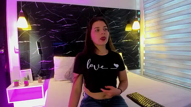 Snapshot of ZOE_LE chatting on October 15, 2025, 11:54 am ZOE LE online show from October 15, 2025, 11:54 am