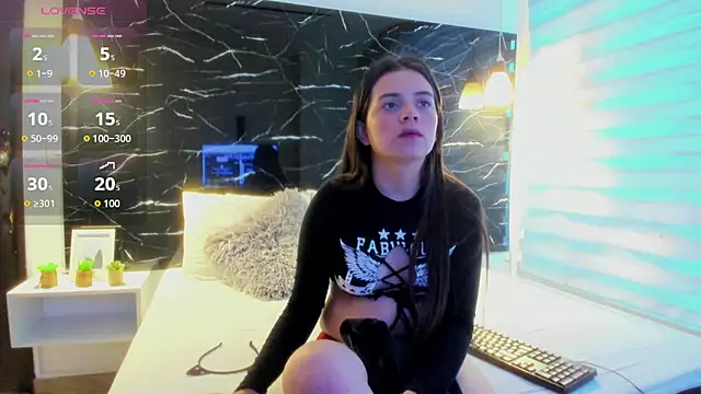 Snapshot of ZOE_LE chatting on October 29, 2025, 11:34 am ZOE LE online show from October 29, 2025, 11:34 am