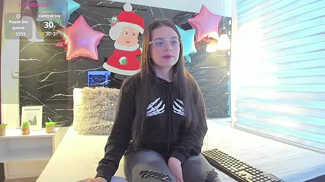 Snapshot of ZOE_LE chatting on December 3, 2025, 11:41 am ZOE LE online show from December 3, 2025, 11:41 am