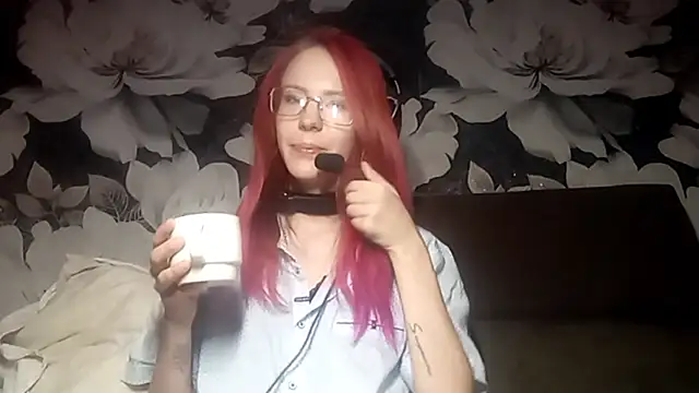 Snapshot of LiaCusson chatting on October 14, 2025, 5:36 pm LiaCusson online show from October 14, 2025, 5:36 pm
