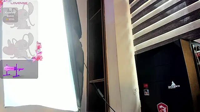 Caroline Millerr online show from November 24, 2025, 8:08 pm