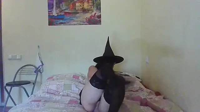 Snapshot of QueenMomyS chatting on October 31, 2025, 11:44 am QueenMomyS online show from October 31, 2025, 11:44 am