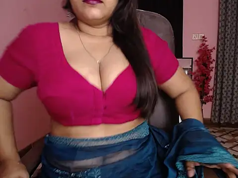 Snapshot of Queen_Homaira chatting on October 3, 2025, 10:45 am Queen Homaira online show from October 3, 2025, 10:45 am