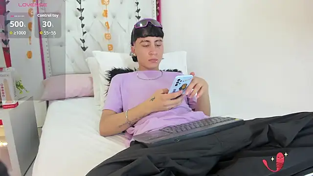 XaanderGrey online show from October 27, 2025, 7:29 pm