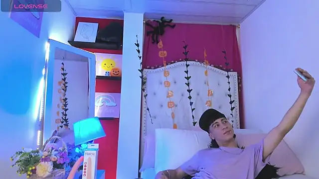 XaanderGrey online show from October 30, 2025, 7:58 pm