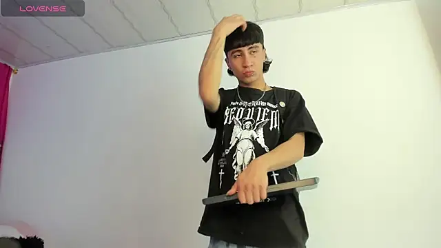 XaanderGrey online show from November 7, 2025, 7:25 pm