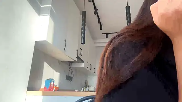 Snapshot of Ur_neighbor_Kira chatting on October 6, 2025, 11:07 am Ur neighbor Kira online show from October 6, 2025, 11:07 am