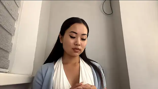 Snapshot of Ur_neighbor_Kira chatting on October 9, 2025, 3:10 pm Ur neighbor Kira online show from October 9, 2025, 3:10 pm