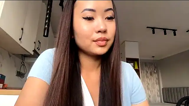 Snapshot of Ur_neighbor_Kira chatting on October 13, 2025, 11:10 am Ur neighbor Kira online show from October 13, 2025, 11:10 am