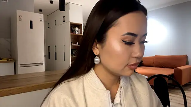 Snapshot of Ur_neighbor_Kira chatting on November 2, 2025, 12:29 pm Ur neighbor Kira online show from November 2, 2025, 12:29 pm