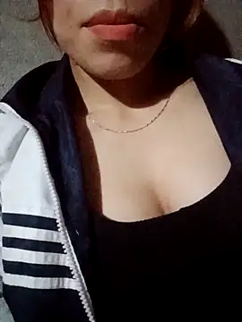 nhinhi-sexy online show from October 8, 2025, 9:45 pm