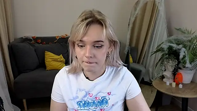 Snapshot of MayWins chatting on October 29, 2025, 9:27 pm MayWins online show from October 29, 2025, 9:27 pm