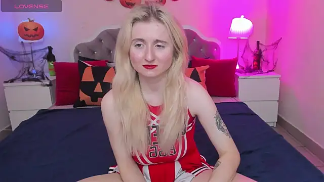 CamillaDreamer online show from October 19, 2025, 3:34 pm