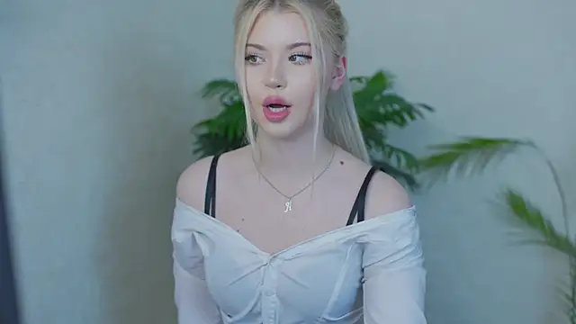 AshleyNikoo online show from October 9, 2025, 4:49 pm