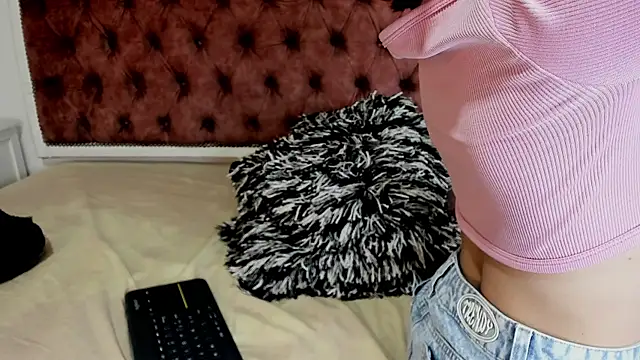 hannarose1208 online show from December 18, 2025, 1:06 pm