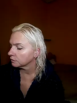 Snapshot of Becky_Sweety chatting on October 17, 2025, 10:12 pm Becky Sweety online show from October 17, 2025, 10:12 pm