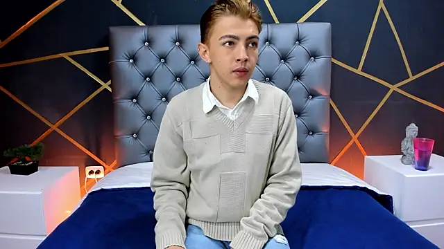 Lian Miller1  online show from October 8, 2025, 12:36 pm