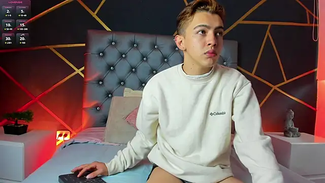 Lian Miller1  online show from October 27, 2025, 12:42 pm