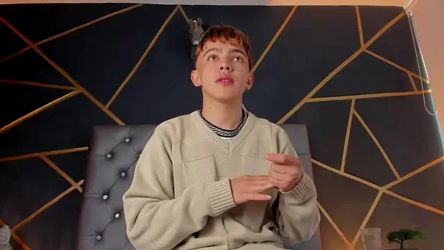 Lian Miller1  online show from December 3, 2025, 12:36 pm