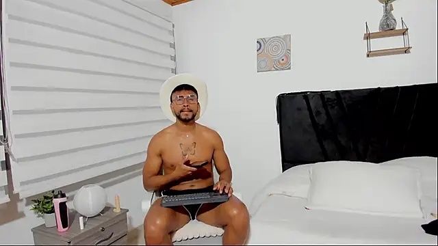 Taylormaccurdy  online show from September 29, 2025, 2:55 pm