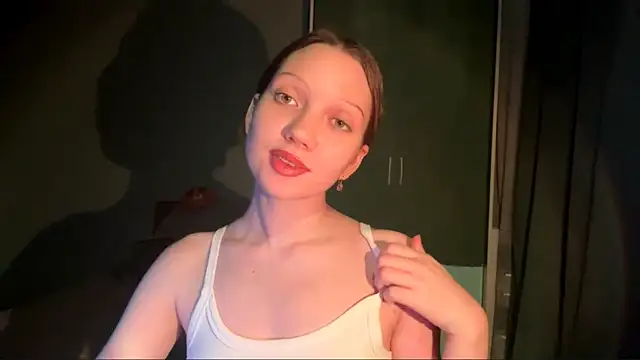 EmiIyKitty online show from November 21, 2025, 8:29 pm