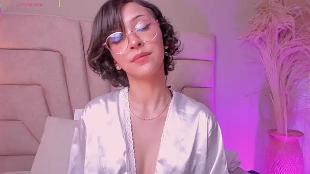 Snapshot of lyalee chatting on November 5, 2025, 7:14 pm lyalee online show from November 5, 2025, 7:14 pm