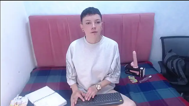 alexmadisoncm101 online show from November 11, 2025, 7:14 pm